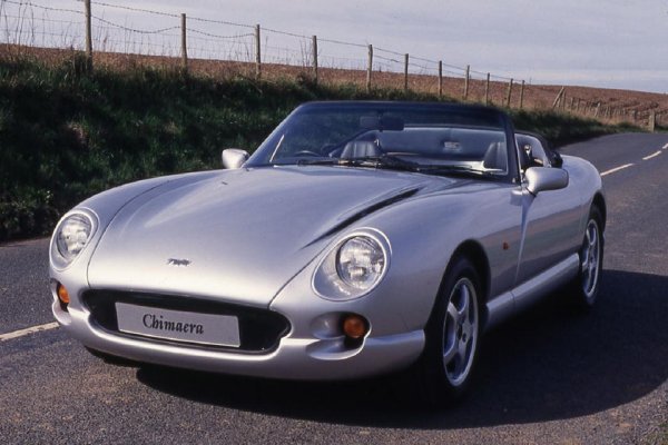 През следващите четири десетилетия този агрегат се произвежда в най-различни работни обеми (от 3.5 до 5 литра), с различни технологии (карбуратори SU и Stromberg, роторна механична инжекция от Stanadyne), и се вгражда във всевъзможни автомобили - от Range Rover до спортисти като Triumph TR8, Morgan и TVR. Land Rover го използва в модела Discovery чак до 2006. Двигателят си остава изключително популярен и днес, защото е изключително подходящ за доработване - нещо като европейски аналог на Chevy Small Block. 

Произвеждан: 1965 - 2006
Работен обем: 3 532 - 4 997 куб. см
Мощност: 160 - 345 к. с.